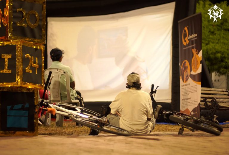 Foto proyección al aire libre